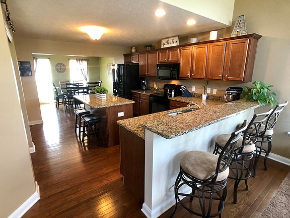 3rd image of 8849 Coronet Ct