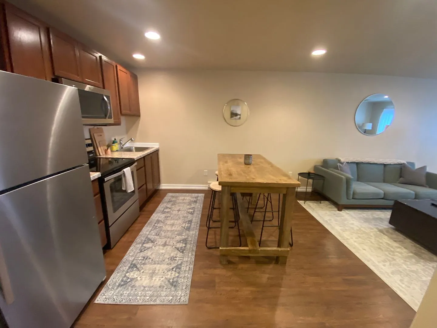 Fully Furnished Cozy Unit in Four Corners! — Photo 4