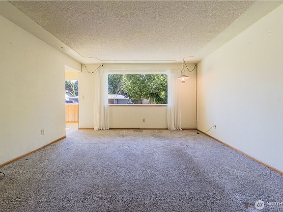 3rd image of 1022 SE Broadway Avenue