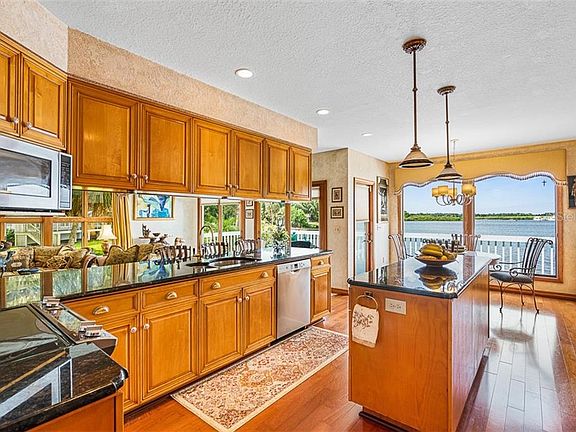 4th image of 909 Bayshore Dr