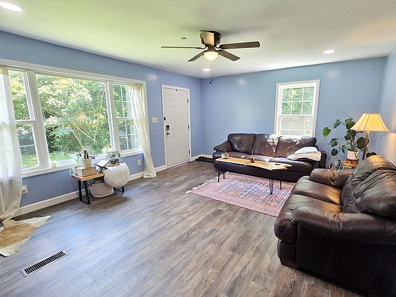 3rd image of 217 Dower Rd