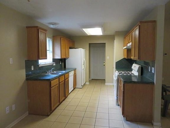 3rd image of 2922 Kingfisher Dr