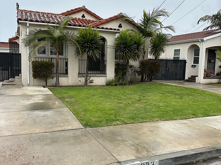 10923 S Firmona Ave — Photo 1