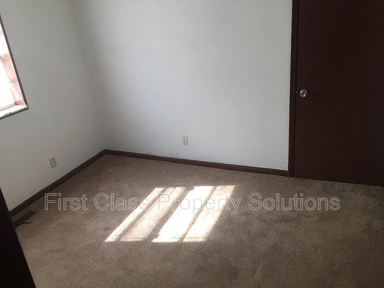 704 S Hadden Ave — Photo 7