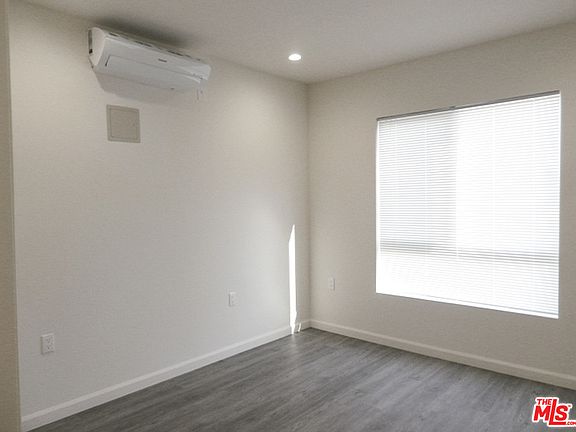 5th image of 1019 S Catalina St #505