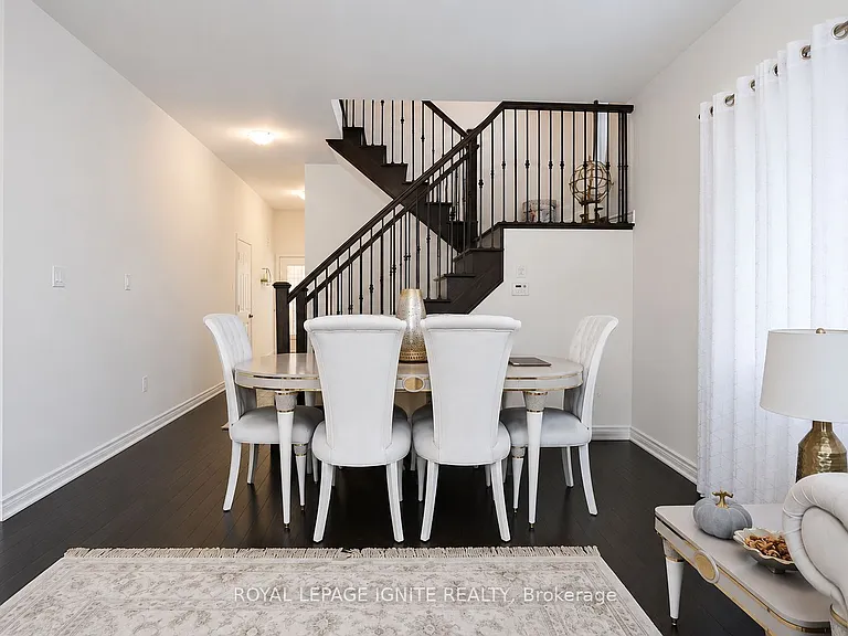 28 Foxberry Rd — Photo 5