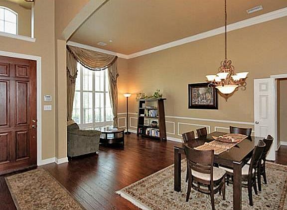 4th image of 1221 Aubrey Ln