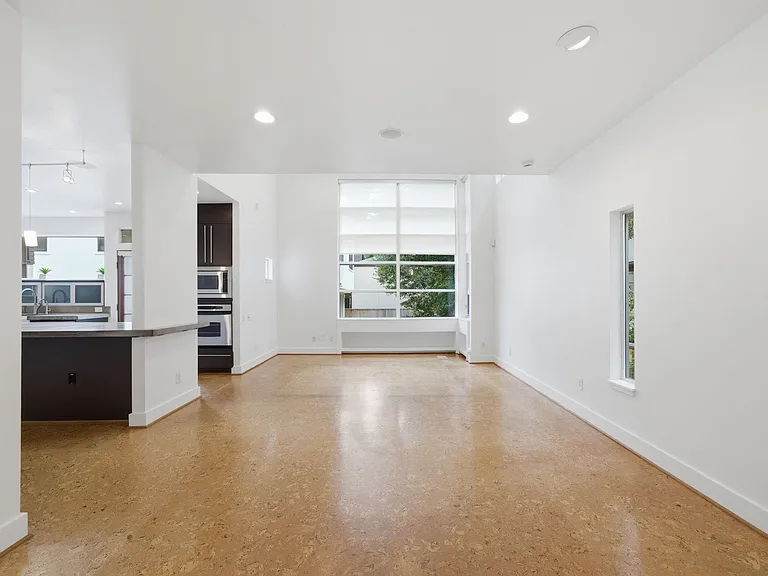 7002 Newcastle St — Photo 33