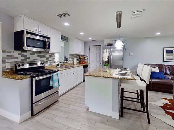 5th image of 1007 Mandalay Dr