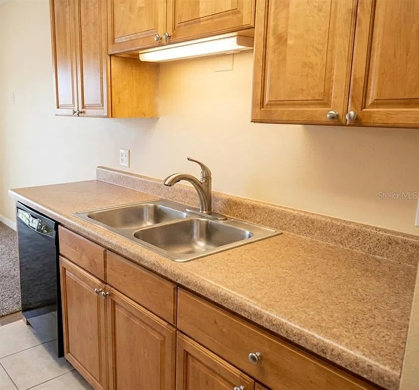 2 bed, 1.0 bath, 881 sqft, $1,600 — Photo 3