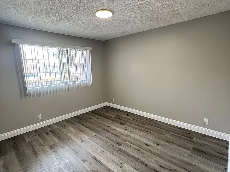 8307 S Figueroa St — Photo 14