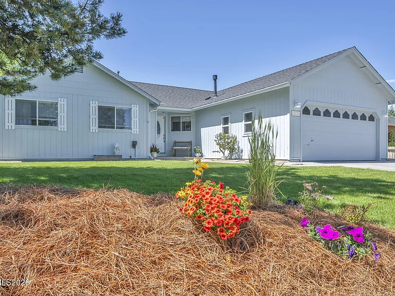 1331 Victoria Dr — Photo 2