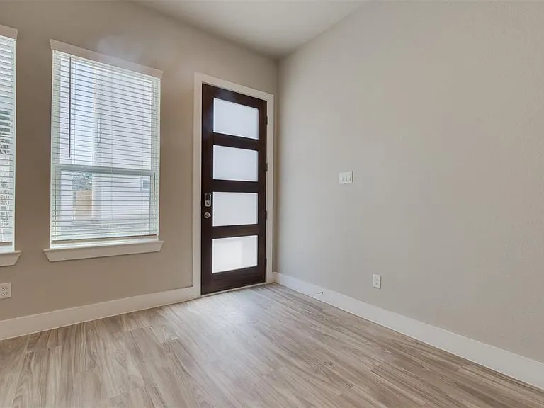 7705 Rainbow Close Ln — Photo 2
