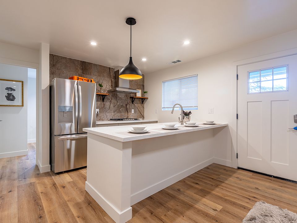 Countertop for 4 seating