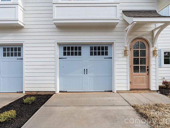 4th image of 2804 Grimes St
