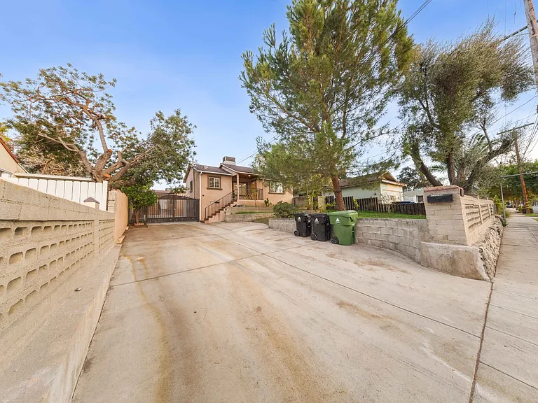 10554 Plainview Ave — Photo 46