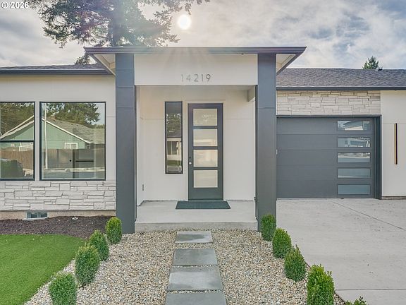 4th image of 14219 NE 42nd Cir