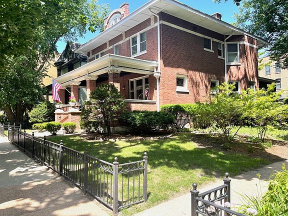 3rd image of 1446 W Summerdale Ave