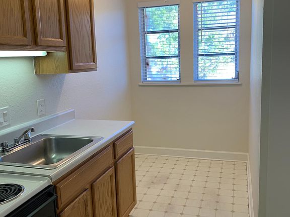 3rd image of 2151 Lakeview Dr #5