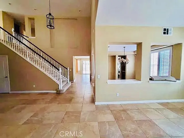 5 bed, 4.5 bath, 4053 sqft, $3,800 — Photo 4
