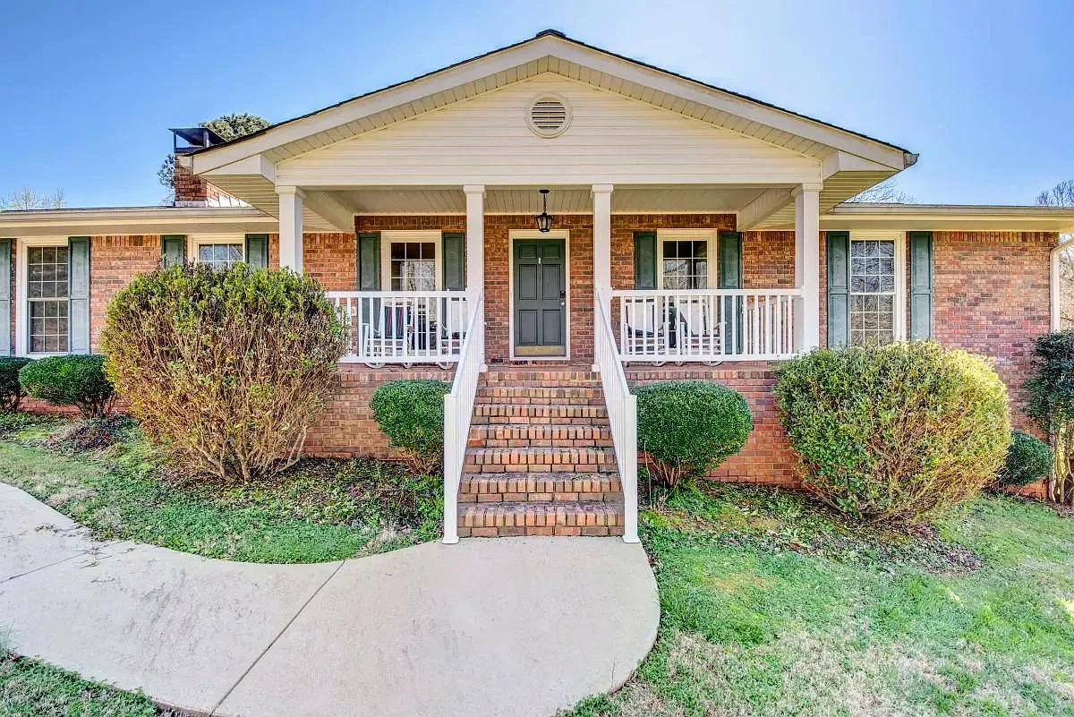 3 bed, 3000 sqft, $3,000 — Photo 1