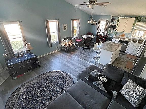 4th image of 715 Michelle Dr