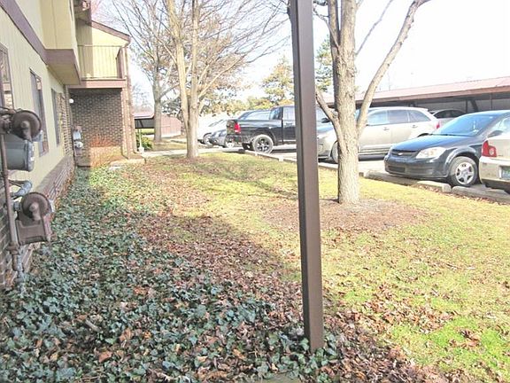 3rd image of 1459 E Chateau Vert St E APT A