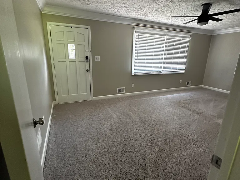 616 Village Lane Dr SW — Photo 3