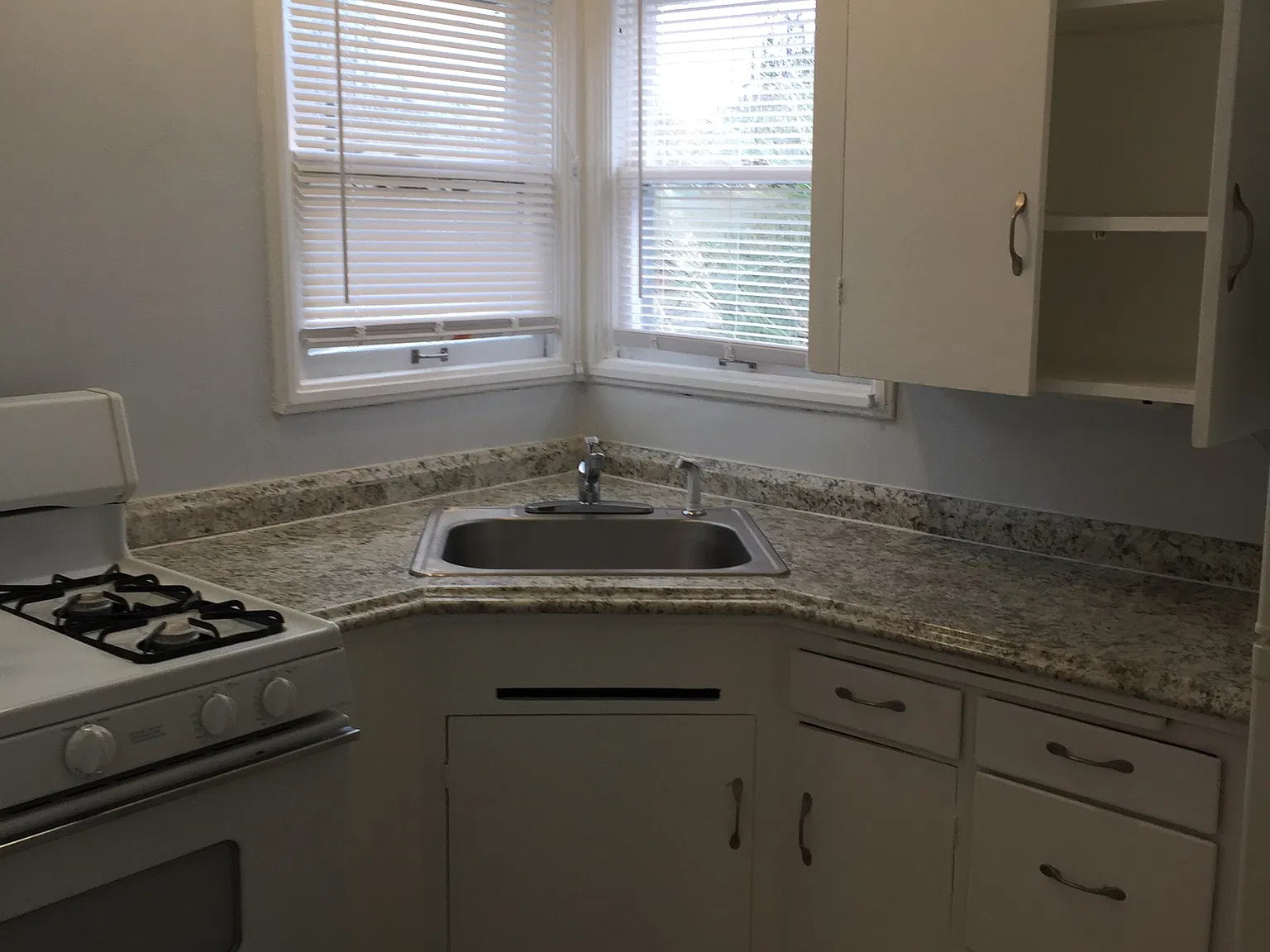 Studio, 400 sqft, $1,175 — Photo 4