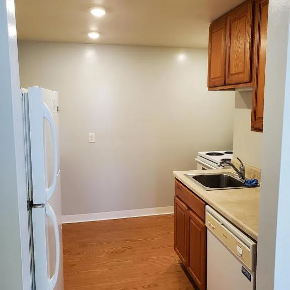 151 Tyler St — Photo 4