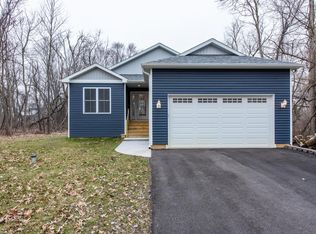 25292 W Greenview Ave, Antioch, IL 60002