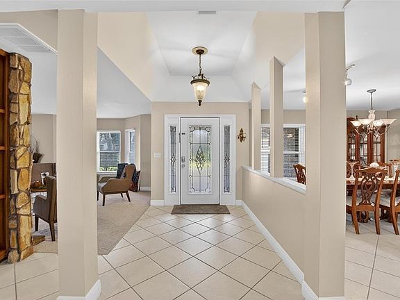 5th image of 133 Barrington Dr