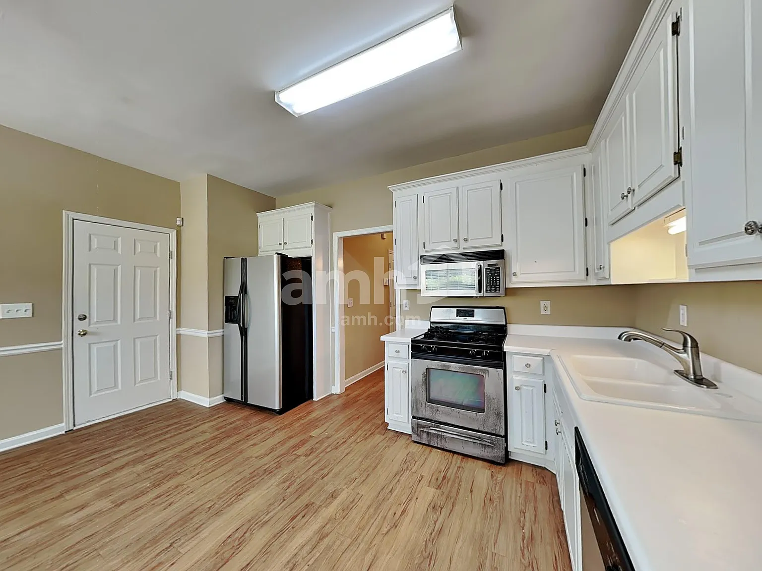 4 bed, 2.5 bath, 2002 sqft, $2,435 — Photo 4