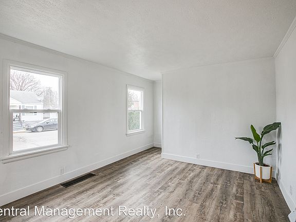5th image of 702 S Albert Ave