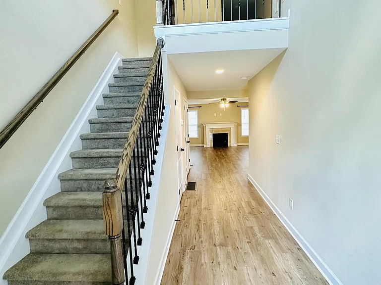 613 Estrella Dr — Photo 4