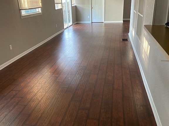 3rd image of 824 NE 9th Ave