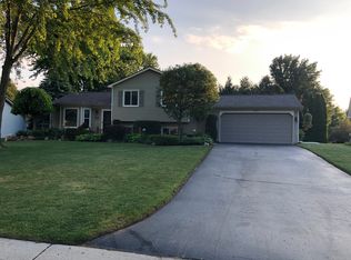 1363 Pembroke Ln, Oxford, MI 48371