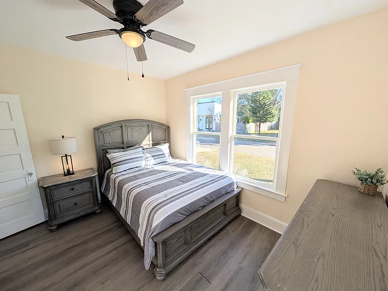 205 W Alfred St — Photo 10