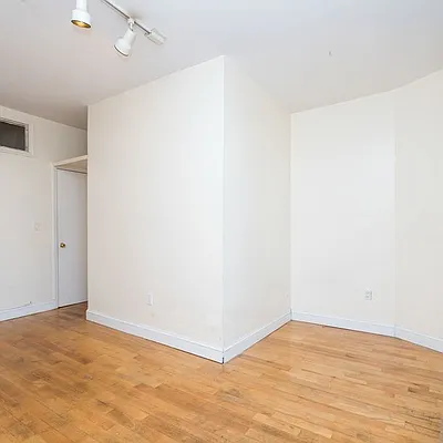 Rented by Nooklyn NYC LLC | media 21