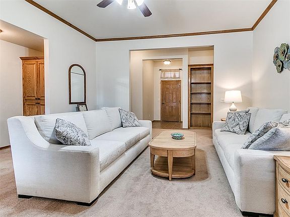 4th image of 824 Canyon Dr