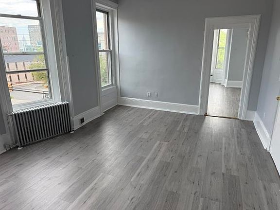 4th image of 125 Palisade Ave #3