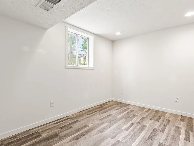 7209 S 78th St — Photo 25