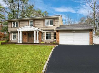 11 Peppermill Ct, Commack, NY 11725