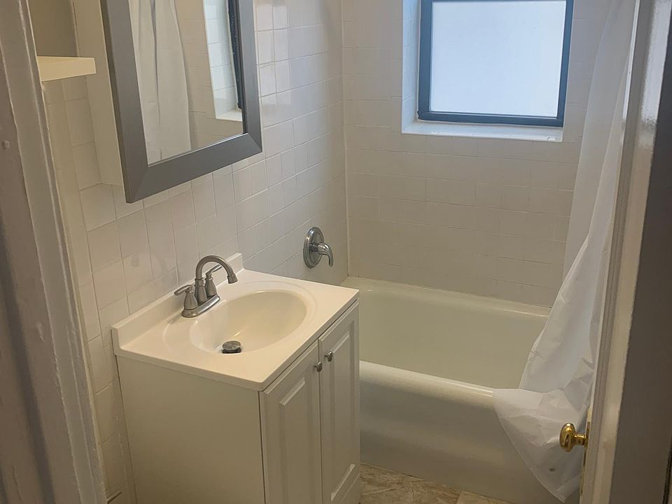 1st image of 521 W Aldine Ave #2W
