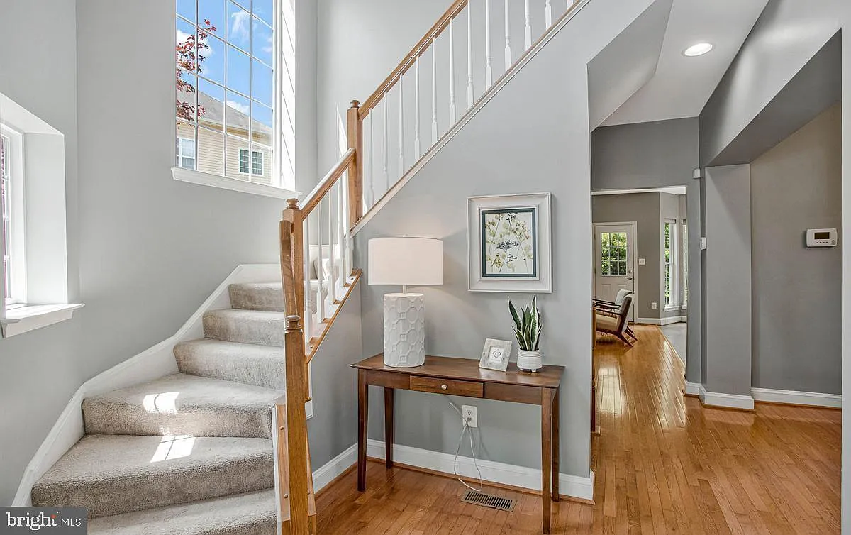 3 bed, 3.5 bath, 3059 sqft, $2,600 — Photo 3