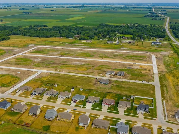 411 Walnut Dr, Huxley, IA 50124