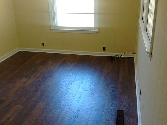 Living room 2 (Bonus room), laminate flooring