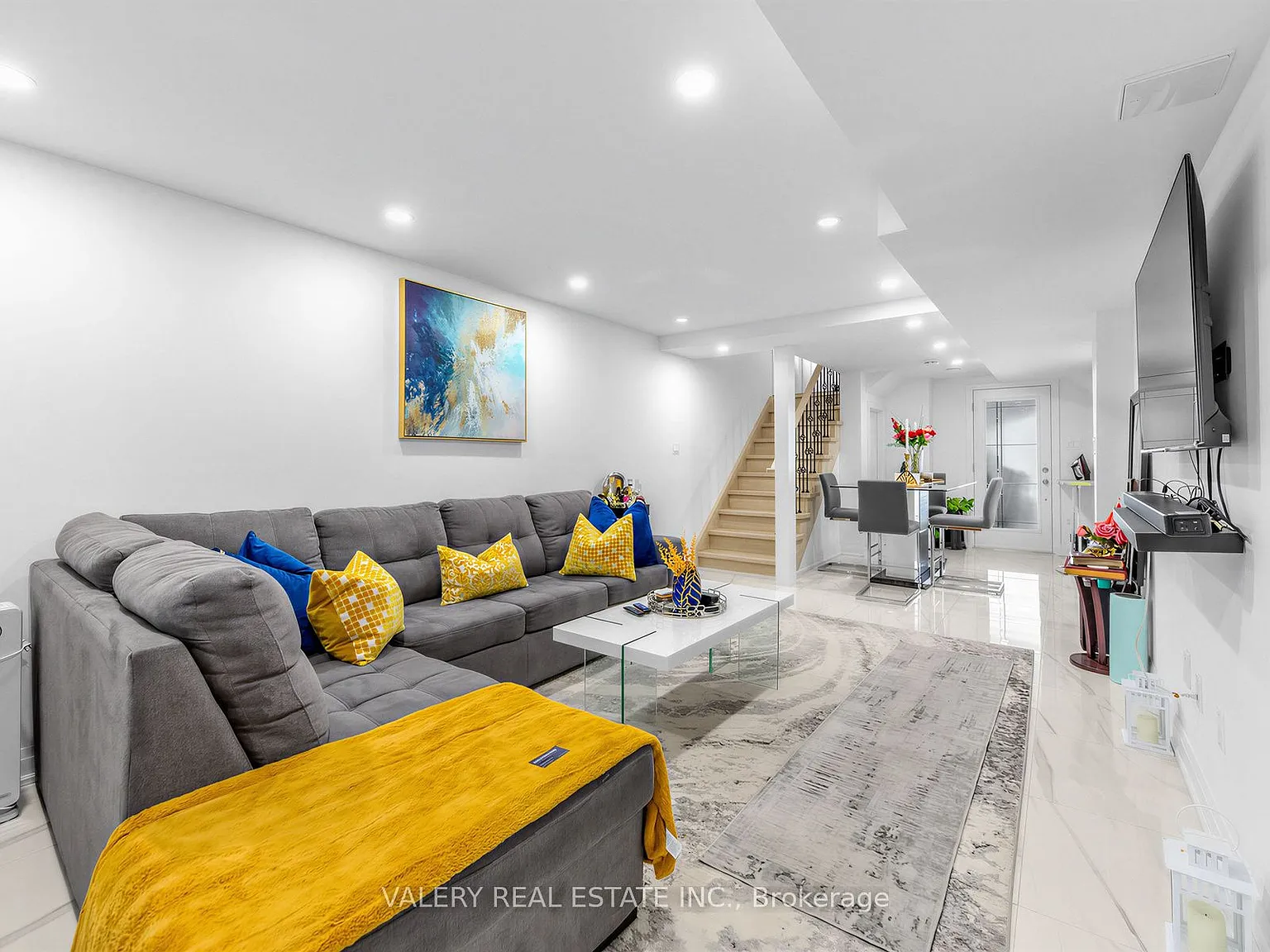2 bed, $1,900 — Photo 1