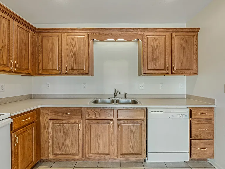 1224 Deseret Dr — Photo 9