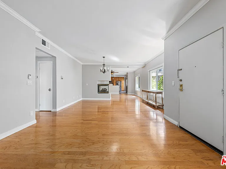 14937 Dickens St #109 — Photo 17